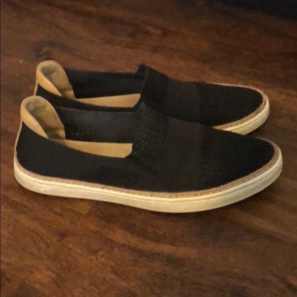 Black ugg slip ons